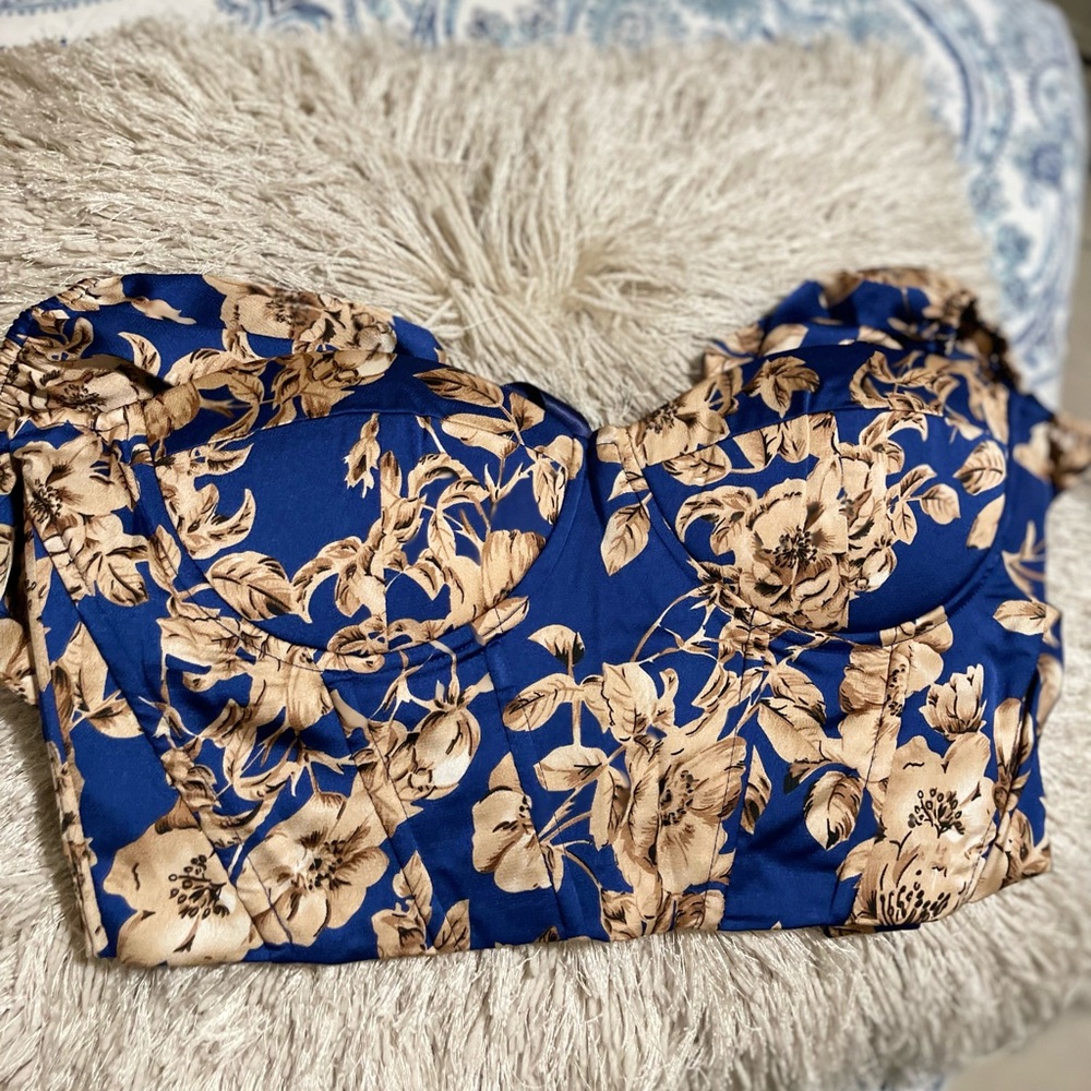beautiful corset blouse does not stretch